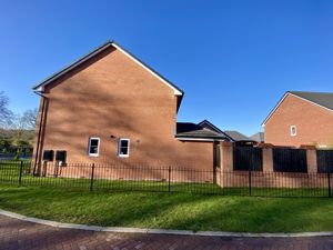 Side Elevation- click for photo gallery